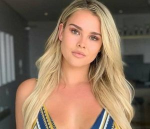 Kinsey Wolanski Age, Boyfriend, Family, Biography, & More - StarsInformer